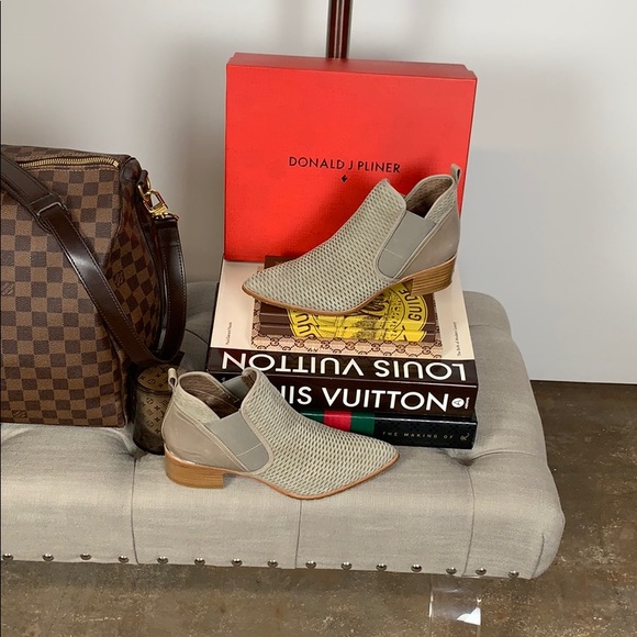 donald pliner darla bootie